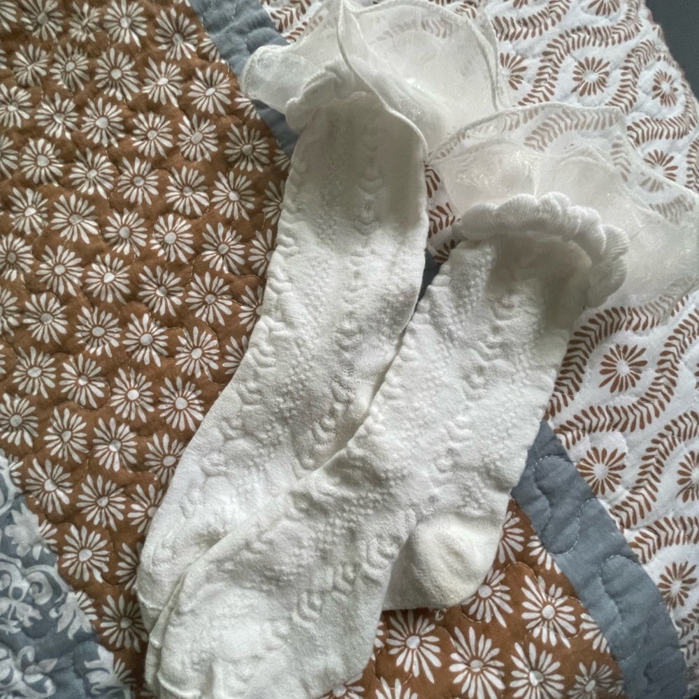 Lace ruffle socks
